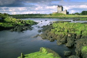 Ireland, Galway, Dunguaire Castle,    Nature, landscape, construction, historically, castle tower castle 16. Jh., buildings, architecture, coast, coast landscape, sea, water, wideness, clouded sky, sight,